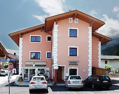 Spacious Apartment in Uderns Near Ski Area