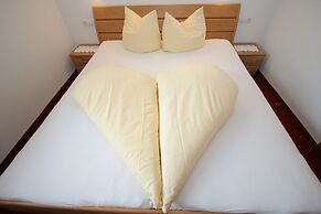 Spacious Apartment in Uderns Near Ski Area