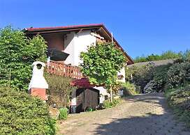 Cozy Apartment in Ellar With Garden