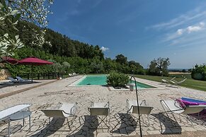 Elegant Apartment Only 1 Hour From Rome