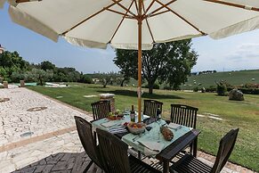 Elegant Apartment Only 1 Hour From Rome
