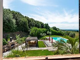 Elegant Apartment Only 1 Hour From Rome