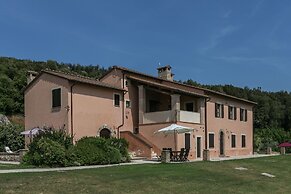 Elegant Apartment Only 1 Hour From Rome
