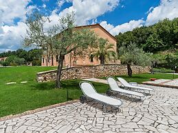 Elegant Apartment Only 1 Hour From Rome