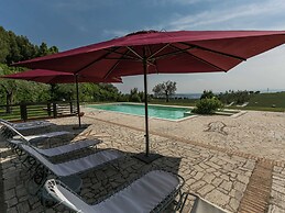 Elegant Apartment Only 1 Hour From Rome