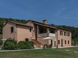 Elegant Apartment Only 1 Hour From Rome