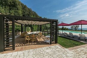 Elegant Apartment Only 1 Hour From Rome