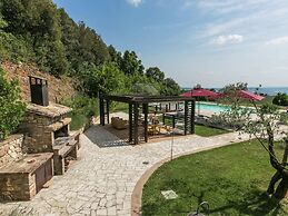 Elegant Apartment Only 1 Hour From Rome