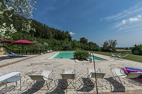 Elegant Apartment Only 1 Hour From Rome
