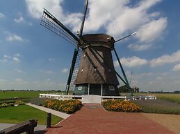 Spacious Holiday Home in the Beemster Near a Windmill