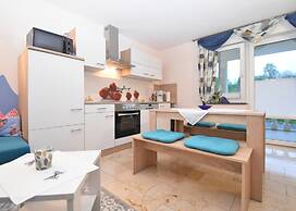 Roomy Apartment in Lichtenhain With Pond