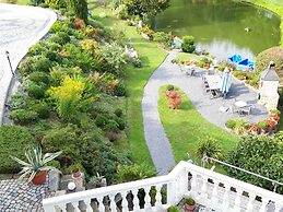 Roomy Apartment in Lichtenhain With Pond