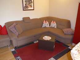 Roomy Apartment in Lichtenhain With Pond