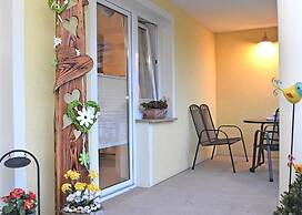 Roomy Apartment in Lichtenhain With Pond