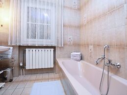 Welcoming Chalet Near Forest in Rohrnbach
