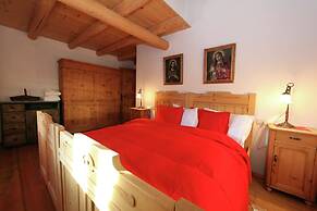 Typical Cottage in Bellamonte Italy With Bubble Bath