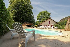 Appealing Apartment in Vezac With Swimming Pool