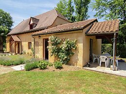 Appealing Apartment in Vezac With Swimming Pool