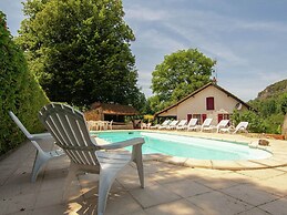 Appealing Apartment in Vezac With Swimming Pool