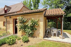Appealing Apartment in Vezac With Swimming Pool