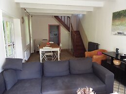 Lovely House With Grass Garden, Shared Swimmingpool, Next to the River