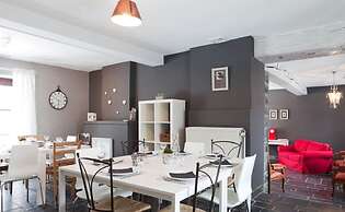Attractive Holiday Home in Gerin Near Centre