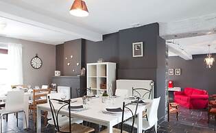 Attractive Holiday Home in Gerin Near Centre