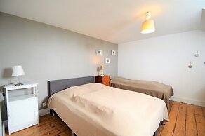 Attractive Holiday Home in Gerin Near Centre
