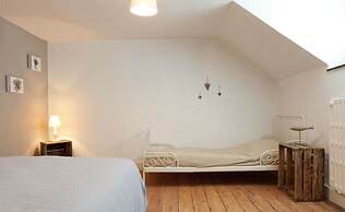 Attractive Holiday Home in Gerin Near Centre