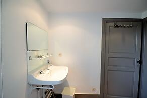Attractive Holiday Home in Gerin Near Centre