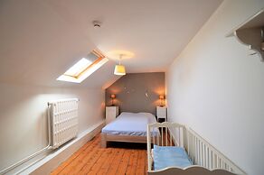 Attractive Holiday Home in Gerin Near Centre