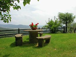 Spacious Cottage in Cortona With Swimming Pool