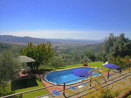 Spacious Cottage in Cortona With Swimming Pool