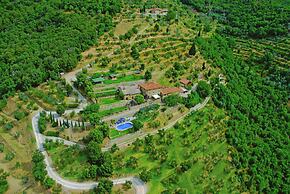 Spacious Cottage in Cortona With Swimming Pool