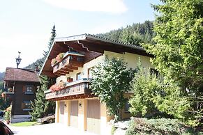 Appealing Apartment in Kleinarl With Ski-storage