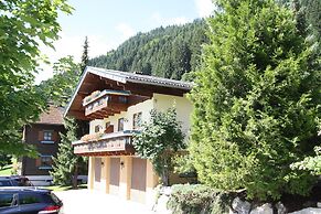 Appealing Apartment in Kleinarl With Ski-storage