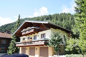 Appealing Apartment in Kleinarl With Ski-storage