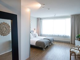 Two Room Apartment Overlooking the Harbor