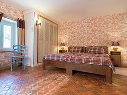 Charming Holiday Home in Montrichard With Pool