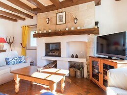 Charming Holiday Home in Montrichard With Pool
