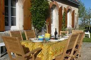 Charming Holiday Home in Montrichard With Pool