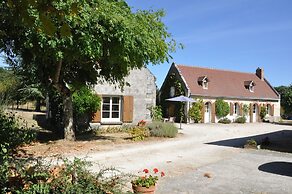 Charming Holiday Home in Montrichard With Pool