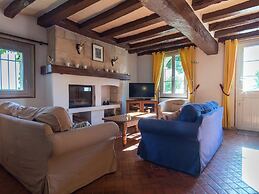 Charming Holiday Home in Montrichard With Pool