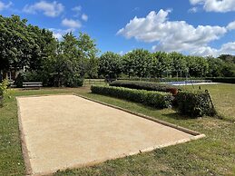 Charming Holiday Home in Montrichard With Pool