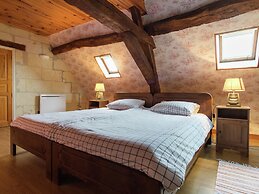 Charming Holiday Home in Montrichard With Pool