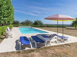 Charming Holiday Home in Montrichard With Pool