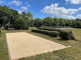 Charming Holiday Home in Montrichard With Pool
