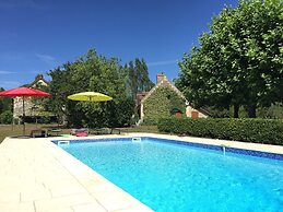 Charming Holiday Home in Montrichard With Pool