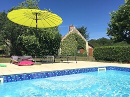 Charming Holiday Home in Montrichard With Pool