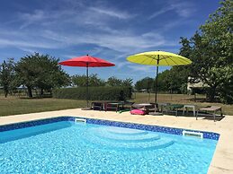 Charming Holiday Home in Montrichard With Pool